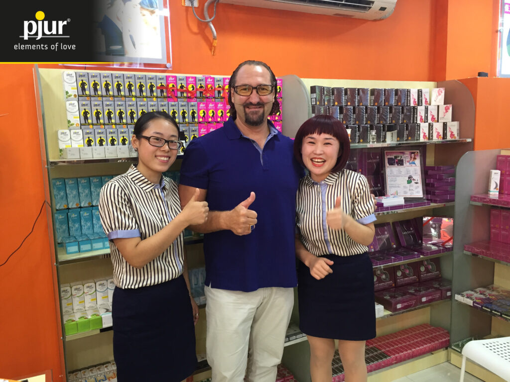 AG-in-Orange-Adult-Store-with-staff