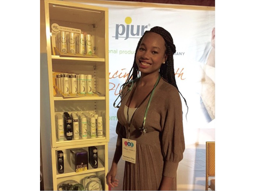 Yasmeen_at_the_pjur_booth